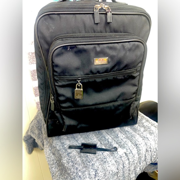 Gucci Handbags - Gucci luggage